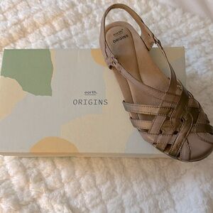 Earth Origins Belle Brielle Taupe Sandal Size 8 1/2 NEW IN BOX